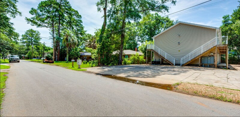 Building Photo - 1329 Nylic St