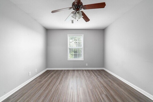 Building Photo - Single family home