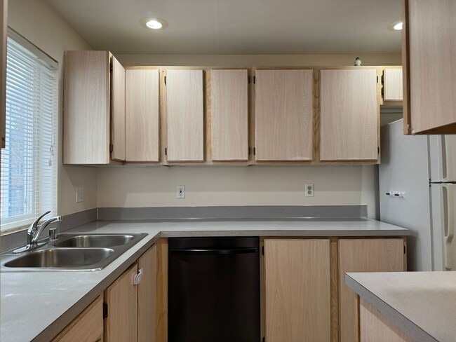 Building Photo - CLICK "REQUEST A TOUR" NOW!