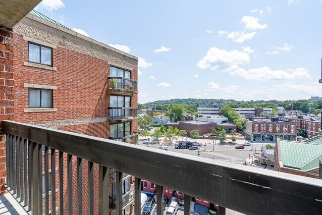 Building Photo - 15 N Beacon St