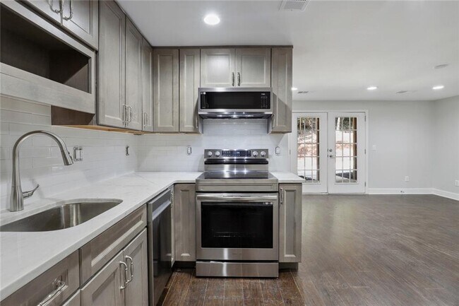 Building Photo - 210 Aerie Ct