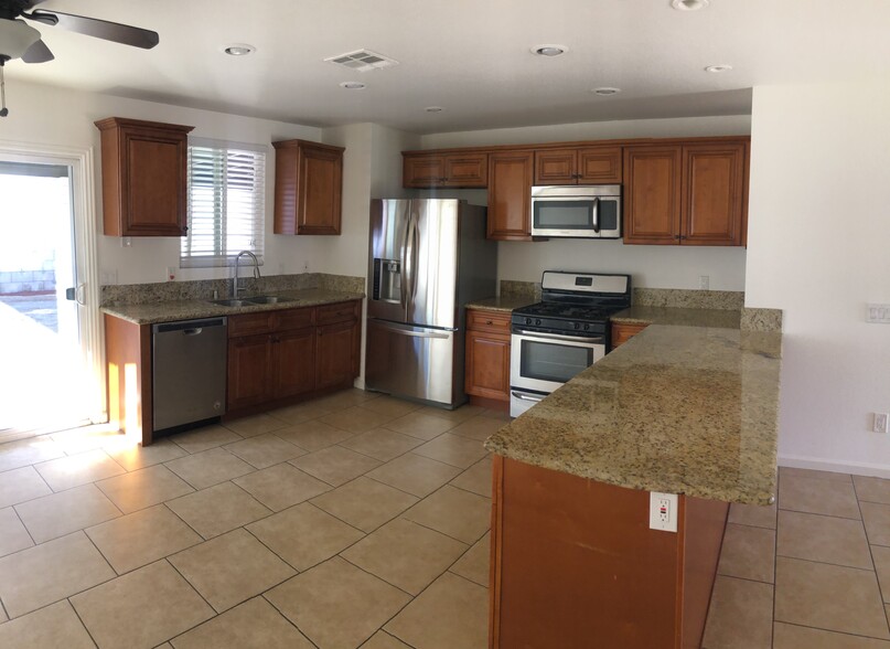 Building Photo - 52415 Avenida Vallejo