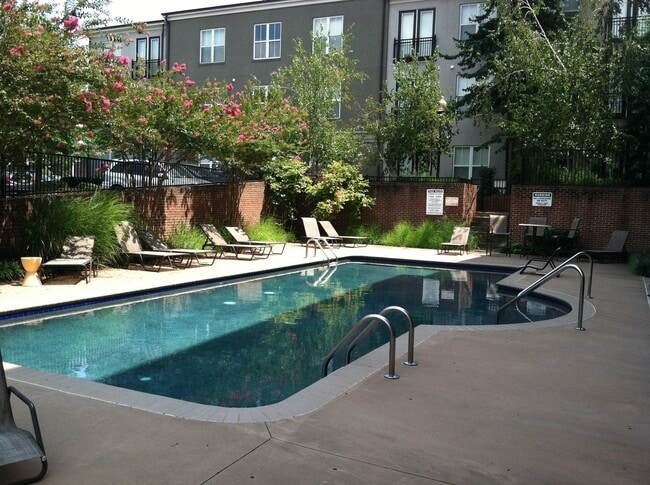 Building Photo - 1 Bedroom Available at Walker Square