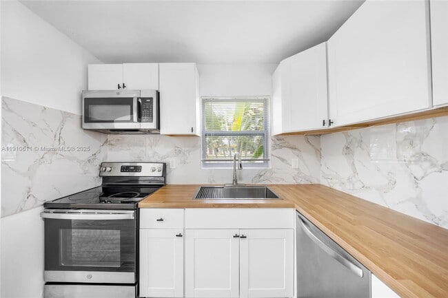 Building Photo - 6044 Funston St