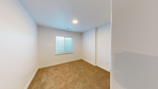 Building Photo - BEAUTIFUL 4-BEDROOM TOWNHOME FOR RENT