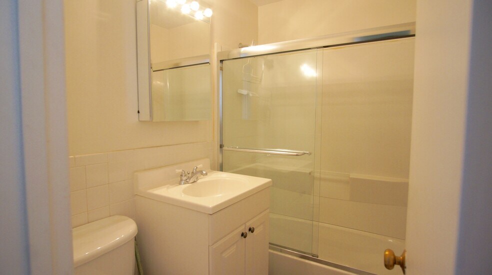 Building Photo - 274 S Main St