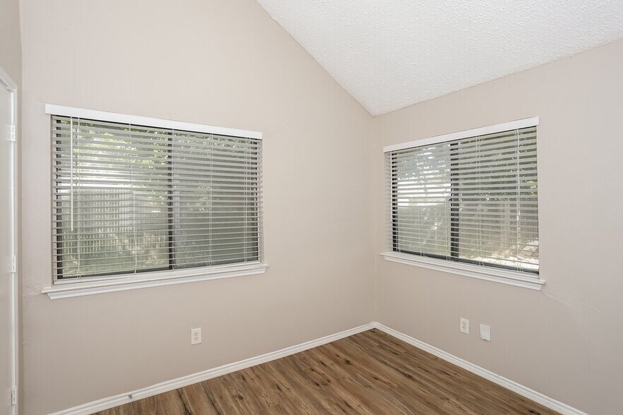 Building Photo - 6306 Pilgrim Ln