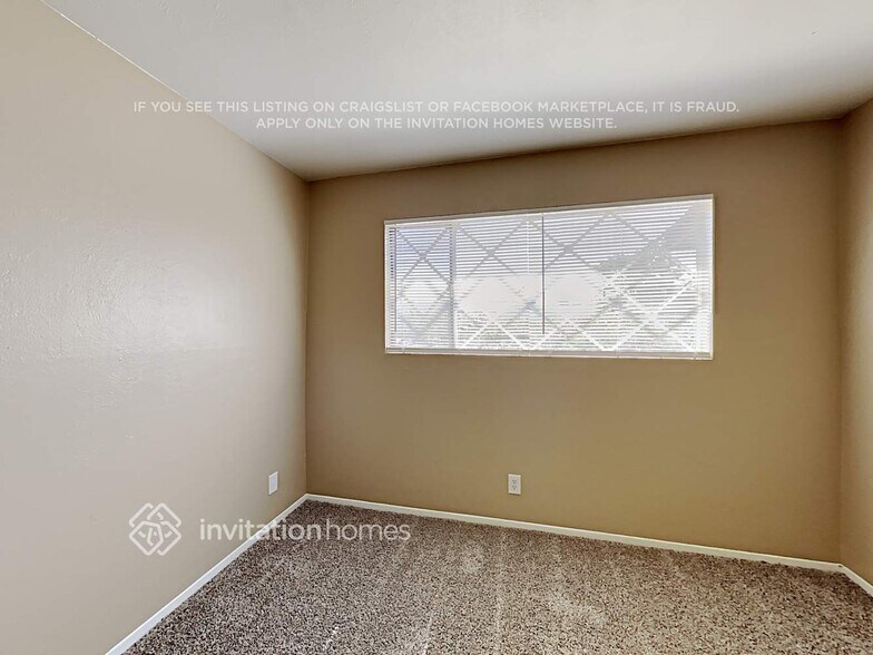 Building Photo - 3208 W Columbine Dr