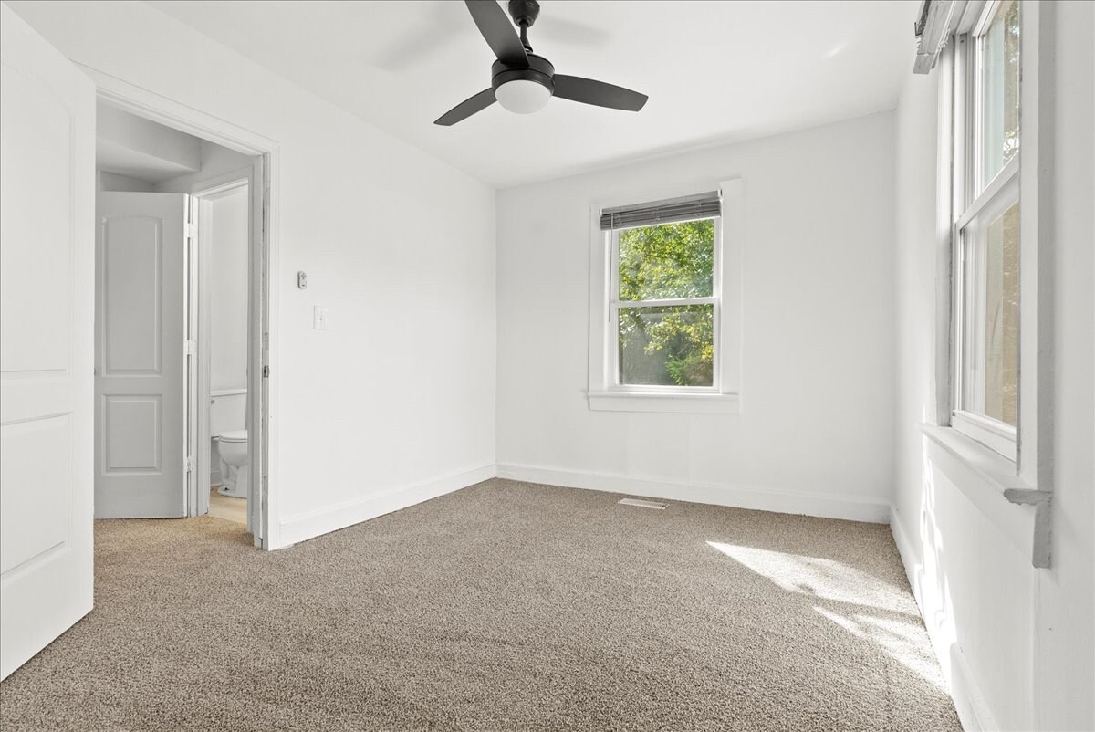 Building Photo - Room in House on Carlton Ave