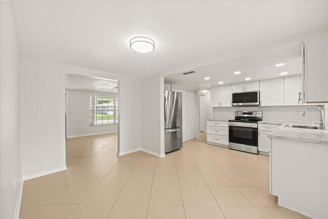 Building Photo - 7751 Cherrytree Ln