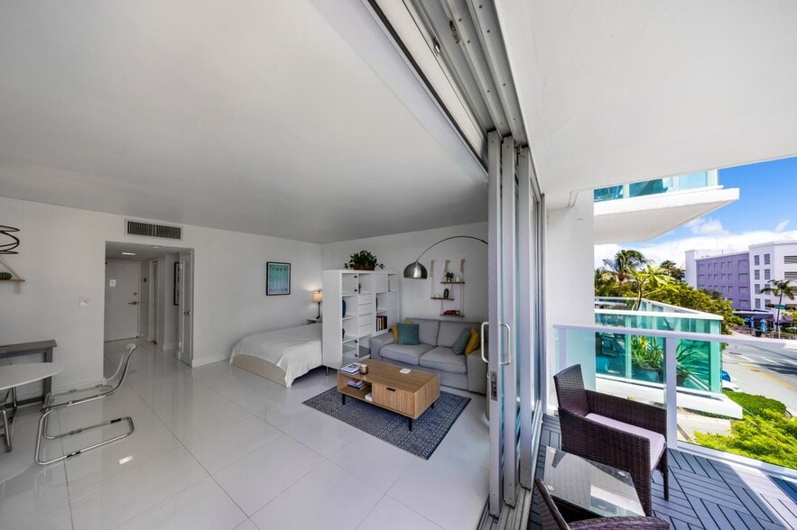 Building Photo - 1000 West Ave