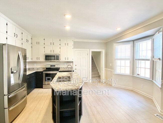 Building Photo - 3928 Oak Dr E