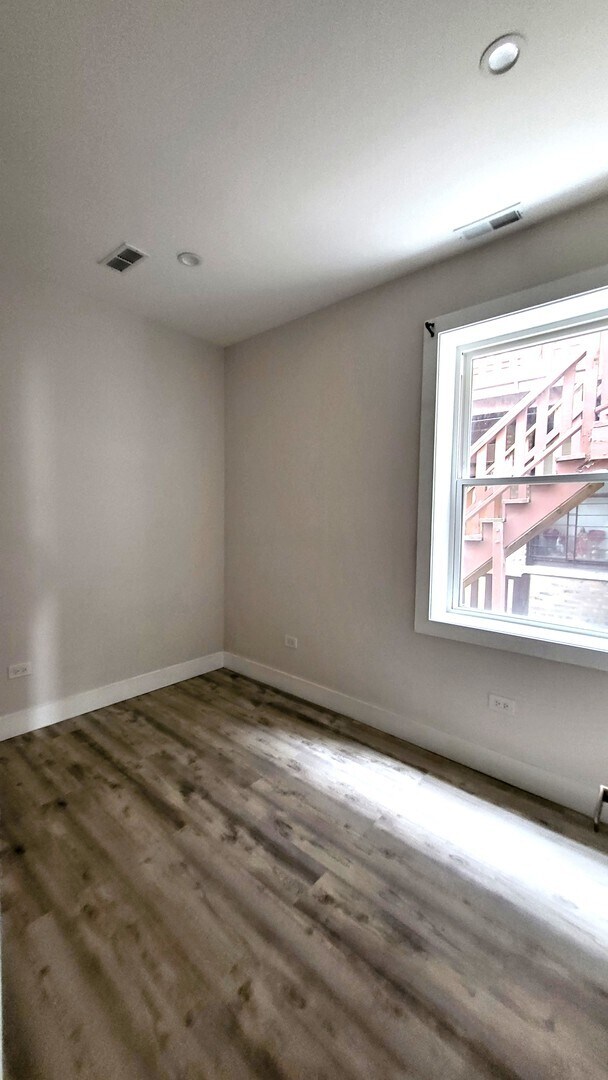 Building Photo - 2904 W Nelson St