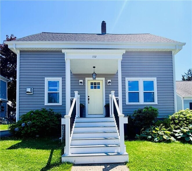 Building Photo - 102 Bayview Ave