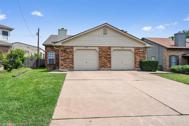 Primary Photo - 315 Rawhide Loop