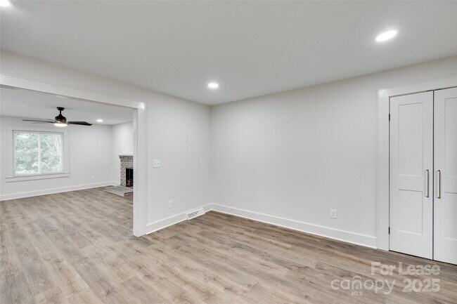 Building Photo - 3113 Monroe Way