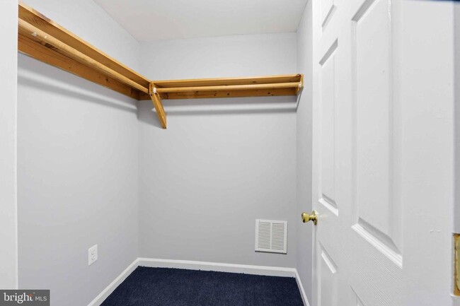 Building Photo - 415 N Belnord Ave