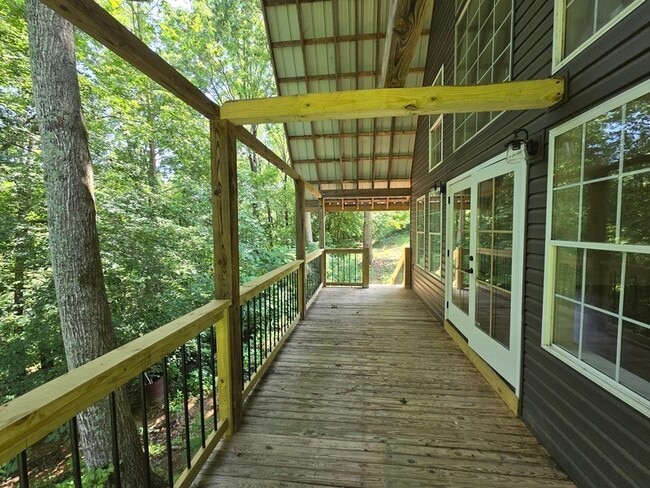 Building Photo - 6013 Bates Pike SE