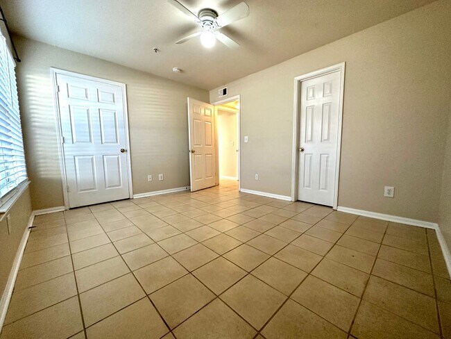 Building Photo - Spacious Ground Floor 3B/2B Unfurnished Condo Near the Beach in the Heart of Destin!