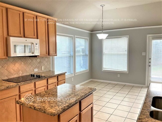 Building Photo - 711 San Antonio Trail