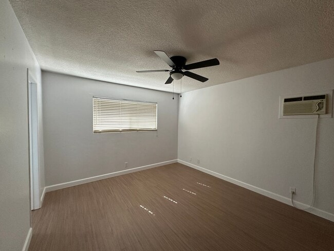 Building Photo - 4 BD/ 2 BA House - Sunnymead Blvd.