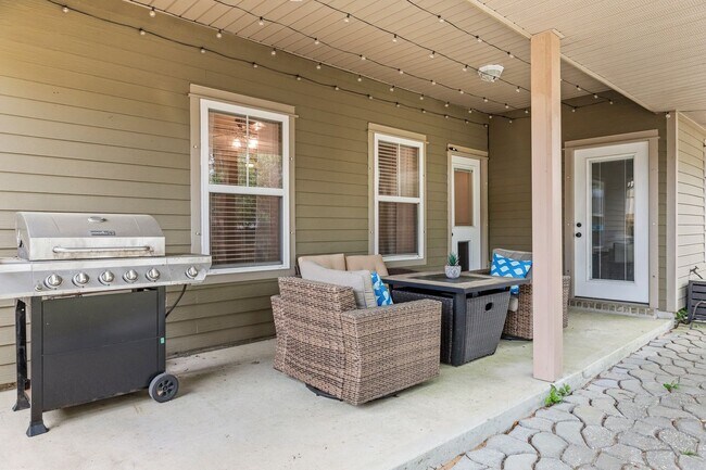 Building Photo - Modern Home in the Heart of Niceville!