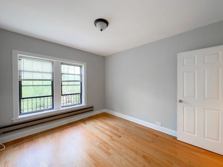 Building Photo - 842 W Wolfram St