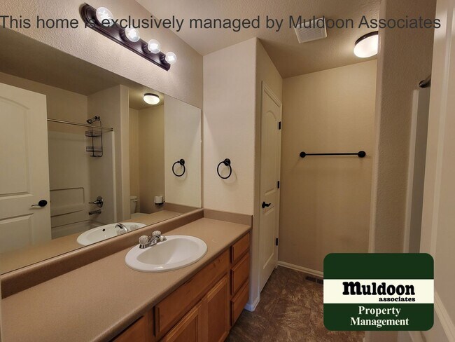 Building Photo - ? Bright & Spacious 3-Bedroom Home w/ 3-Car Garage