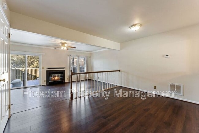 Building Photo - 726 Pine Tree Ct