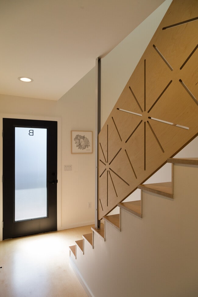 Entrance - 636 North Prospect Street