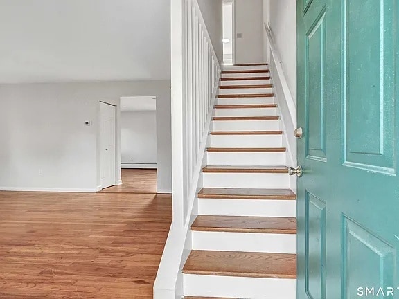 Building Photo - 240 Sunnyridge Ave