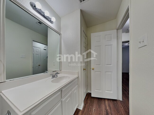 Building Photo - 1013 White Marlin Dr