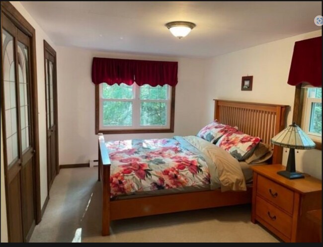 Building Photo - Enfield - 3 Bed, 2 Bath fully furnished home with a loft - $3000