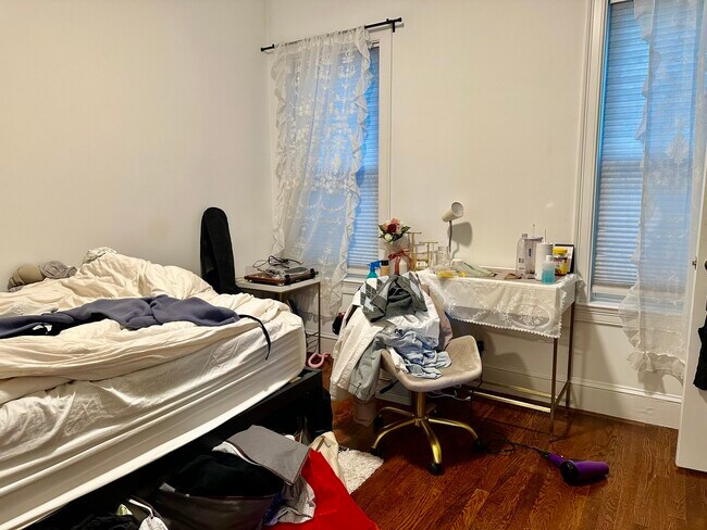 Building Photo - 27 Marney St