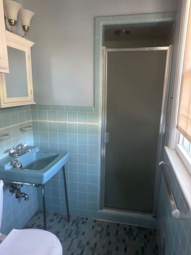 Building Photo - Lovely Colonial Home in Sharpley