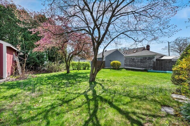 Building Photo - 14 Ridgefield St