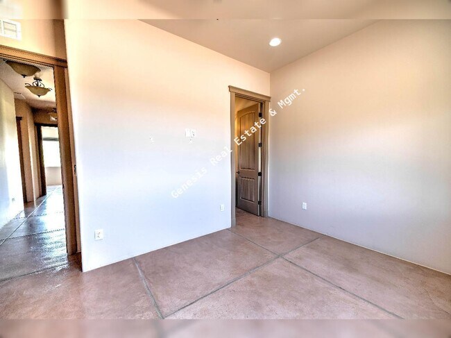 Building Photo - "Spacious Tucson Retreat with Granite Eleg...
