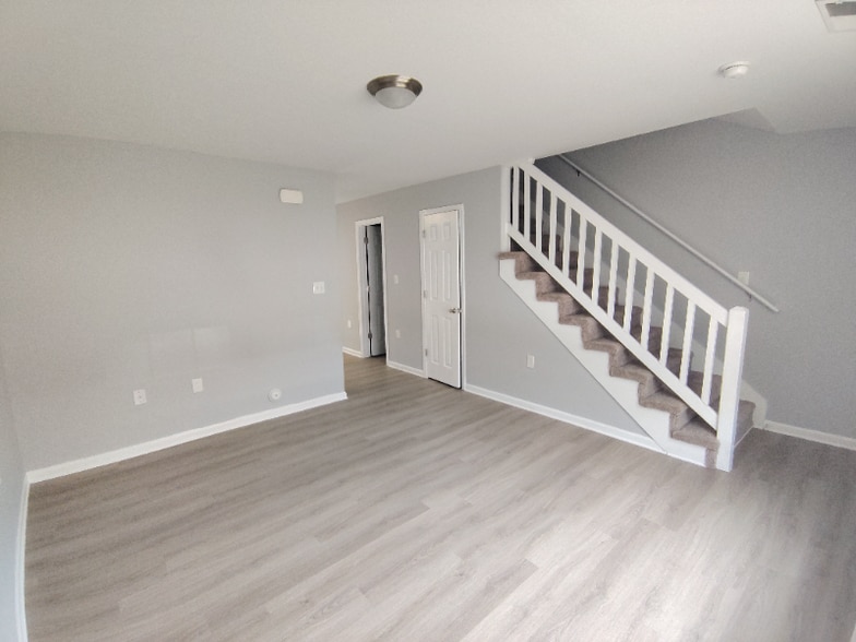 Building Photo - 81 Duiguid Dr