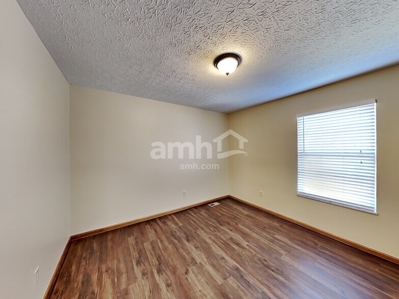 Building Photo - 12098 Mallard Pond Dr