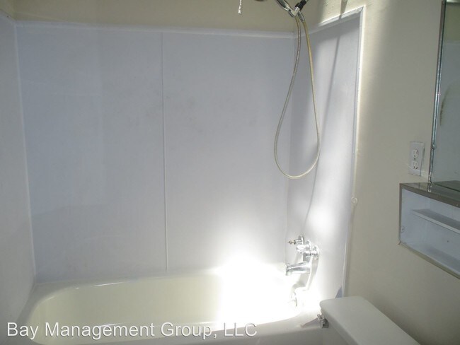 Building Photo - 111 N Ellwood Ave