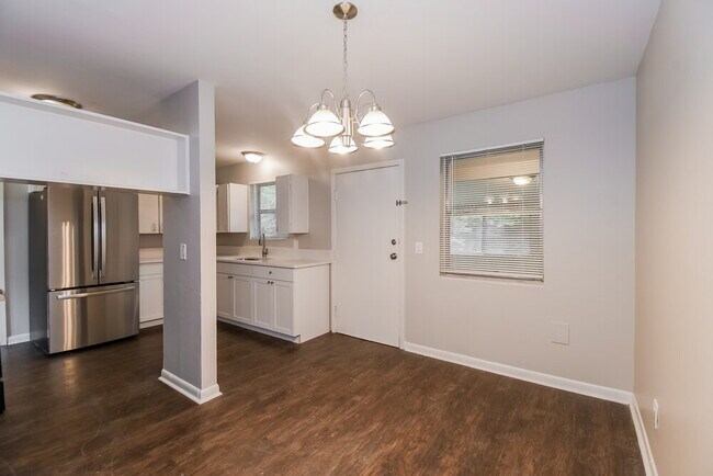 Building Photo - 2123 Patou Dr W