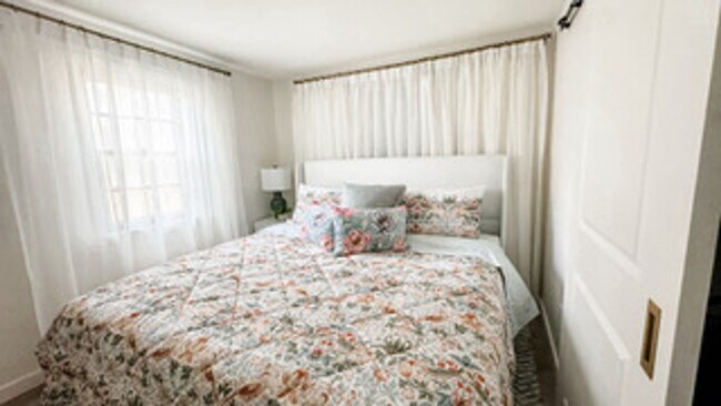 Building Photo - Modern solace meets nostalgic comfort in this stunning 3BR/3BA beauty 4800/Mo