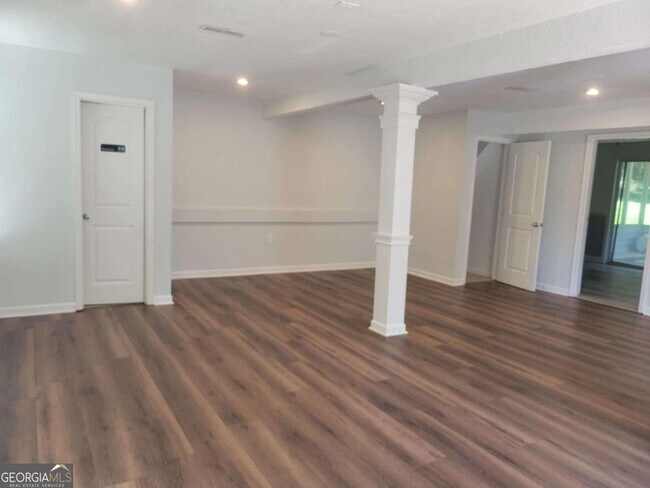 Building Photo - 487 Arbour Run