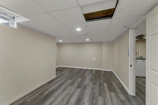 Building Photo - 32 Suffolk Ct