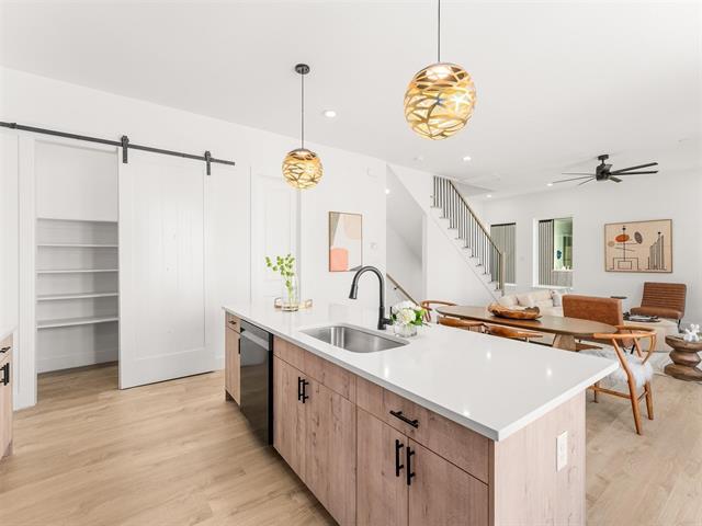 Building Photo - 2019 N Prairie Ave