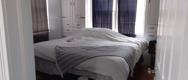 Building Photo - 98 Mearns Ave