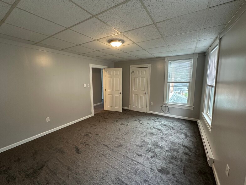 Bedroom 2 view 1 - 18 W North St