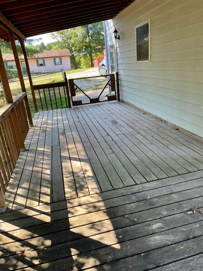 Building Photo - Available December 21st! SPACIOUS & PET FR...