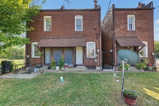 Building Photo - 2703 N Spring Ave