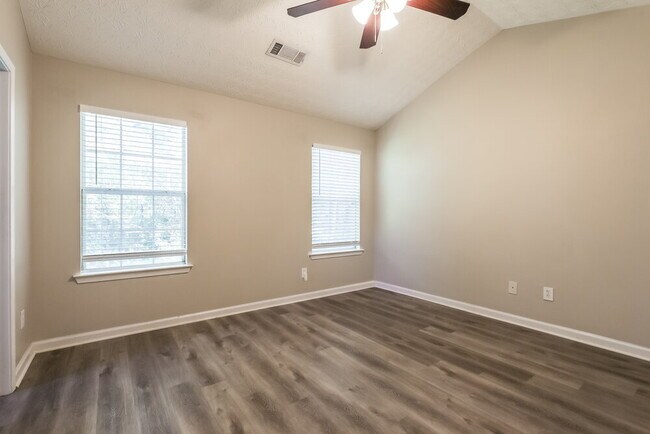 Building Photo - 896 Madison Ct